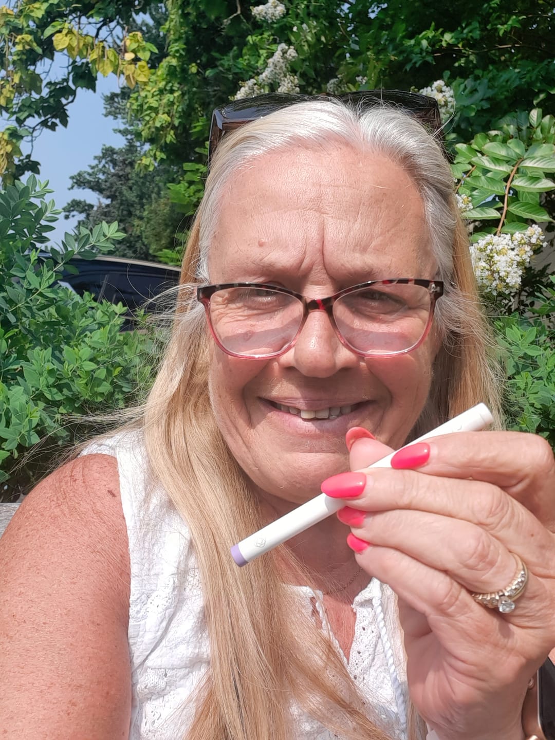 cigarette vs alcohol Alarming Studies Reveal Alcohol is as Dangerous as Cigarettes cigarette vs alcohol Alarming Studies Reveal Alcohol is as Dangerous as Cigarettes